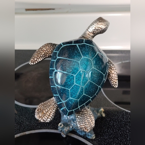 Hand painted resin turtle and coral sculpture - Picture 6 of 11